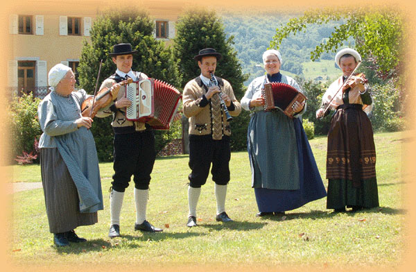 section folklore d'ugine : la pastourelle du val darly, groupe de folklore albertville, savoie, danses, chants, costumes